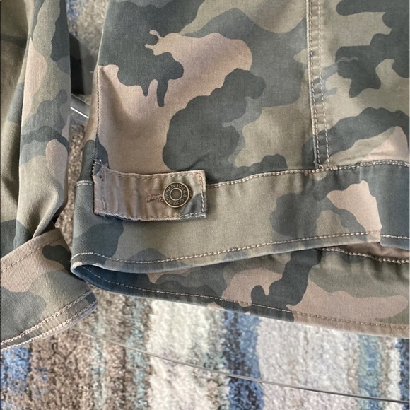 New York and Company Camouflage Jacket Large - Picture 2 of 8